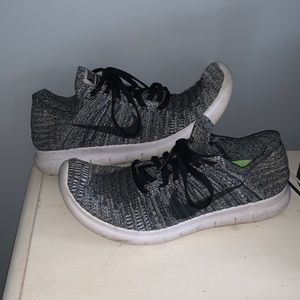 Nike free run flyknits